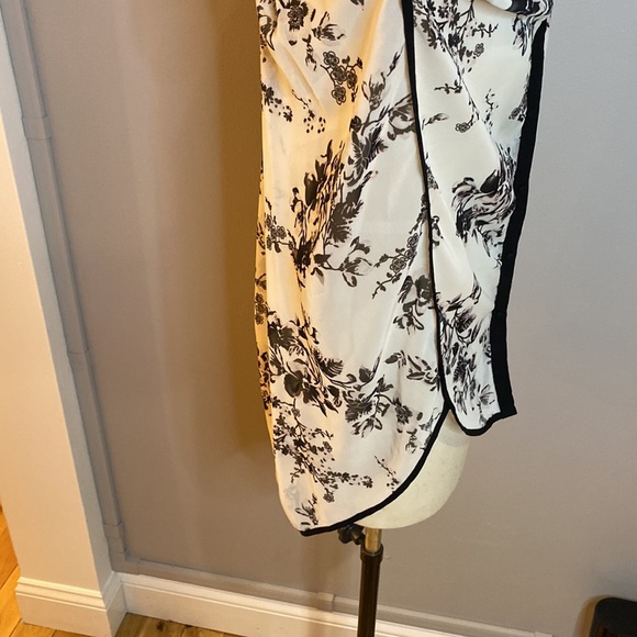 Bar III Size M Blouse in White and Black Floral Print Lace Backless Hi-Lo Blouse - Picture 7 of 9